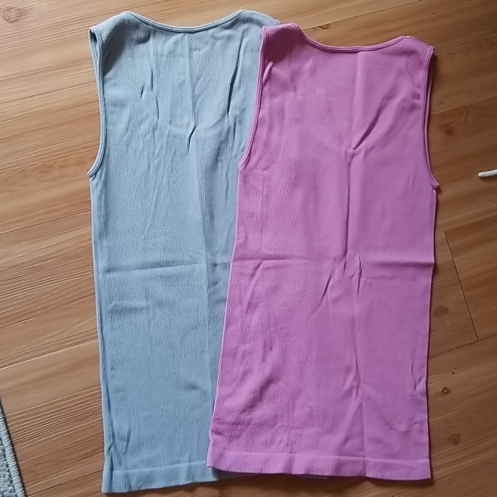 2/$10 Tank Top Bundle - Picture 5 of 7